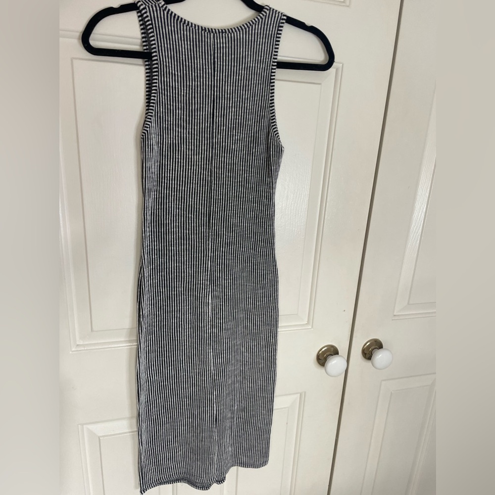 B&W striped bodycon midi dress